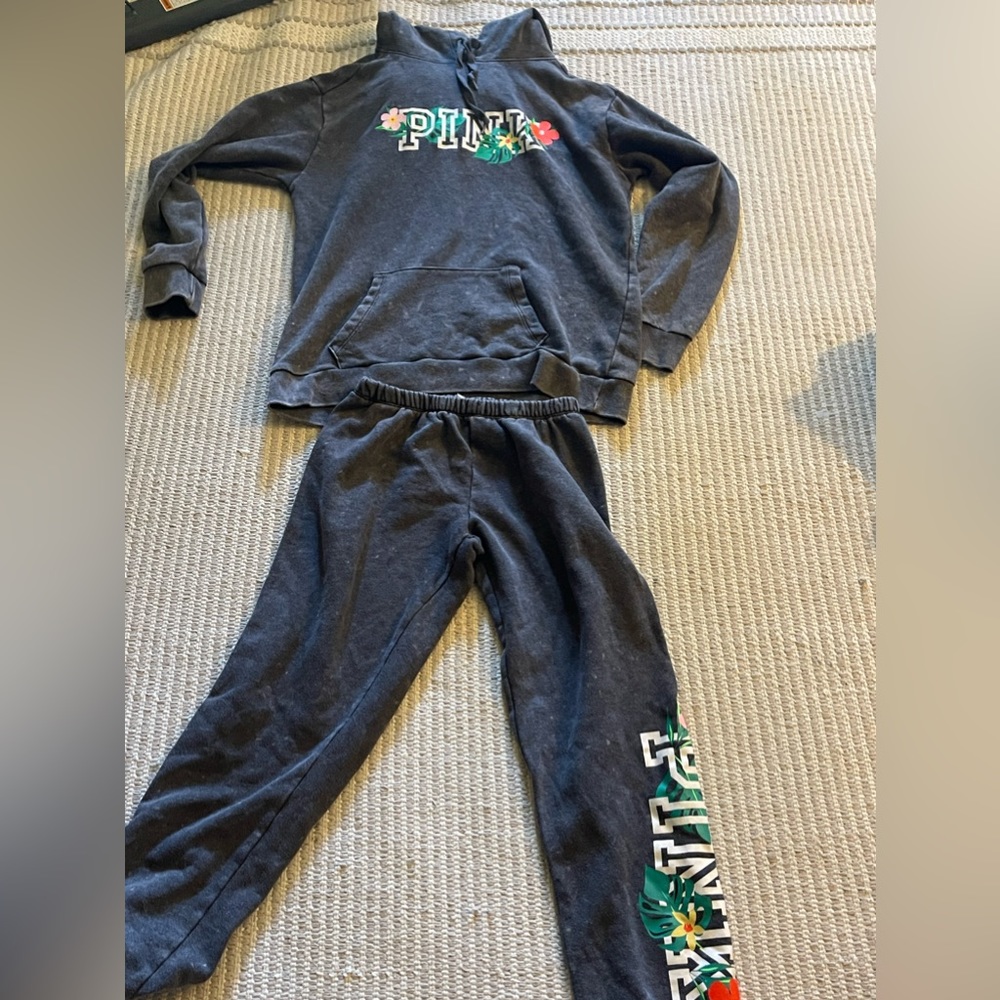 pink/vs sweat suit, bottoms size xs, hoodie size s